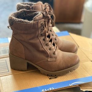Torrid size 9wide heeled hiker boot